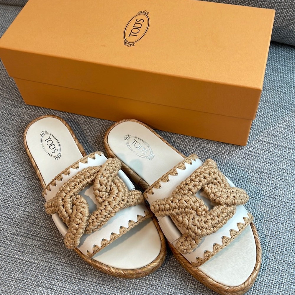 🤍 BNIB - TOD’S Leather Raffia Sandal